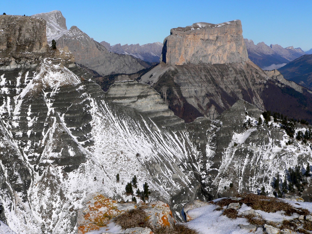 Le mont aiguille depuis la tete chevalière