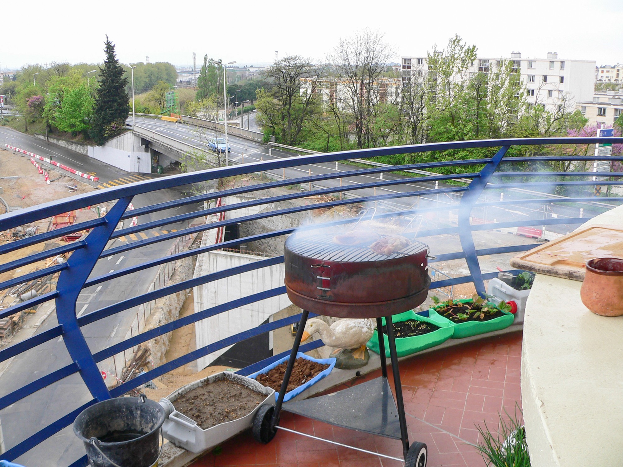 barbecue sur le balcon