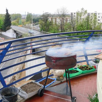 barbecue sur le balcon