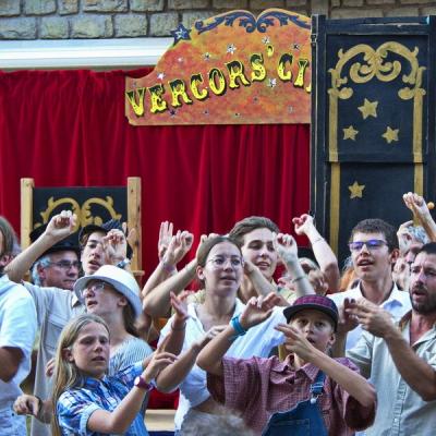 Jyg le bazar fait son cirque redimensionner