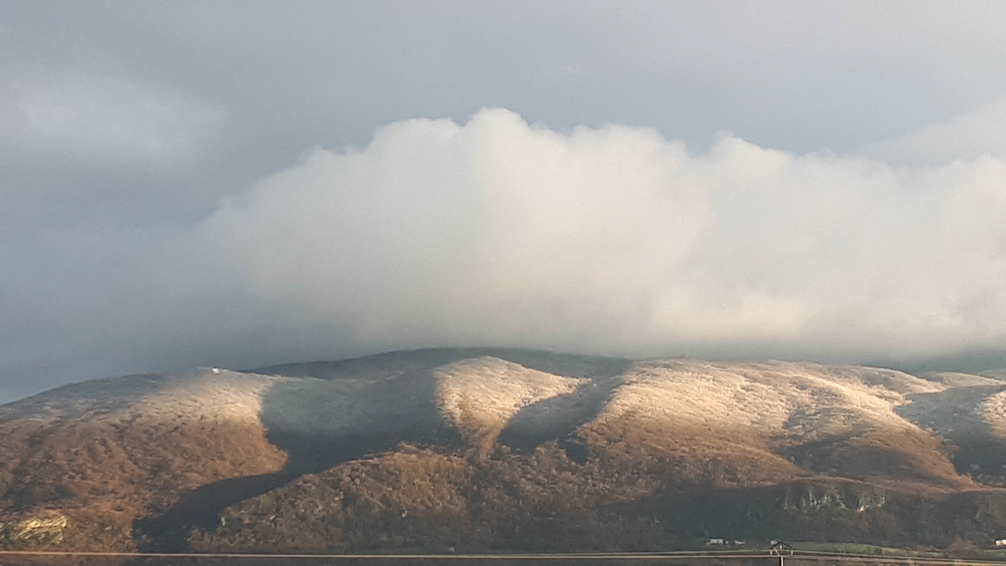 voile sur les monts du matin