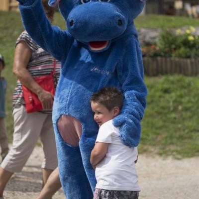 Bleuette avec un petit gars ravi!