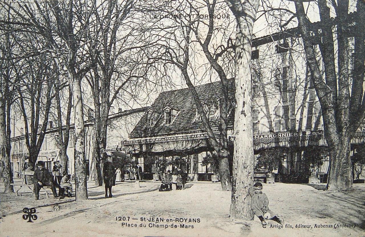 Saint Jean en Royans Place du champ de Mars