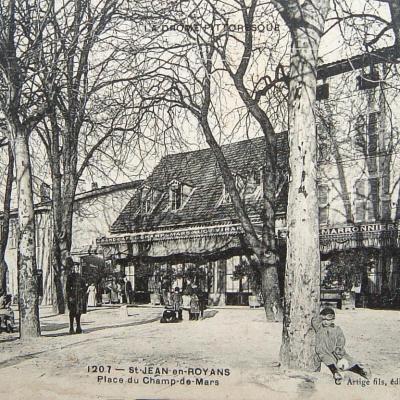 Saint Jean en Royans Place du champ de Mars