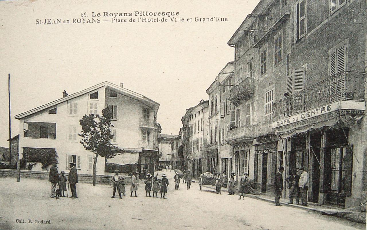 Saint Jean en Royans Place de l'hôtel de ville et Grand'Rue