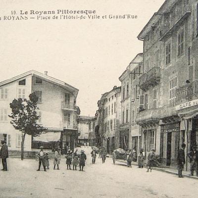 Saint Jean en Royans Place de l'hôtel de ville et Grand'Rue