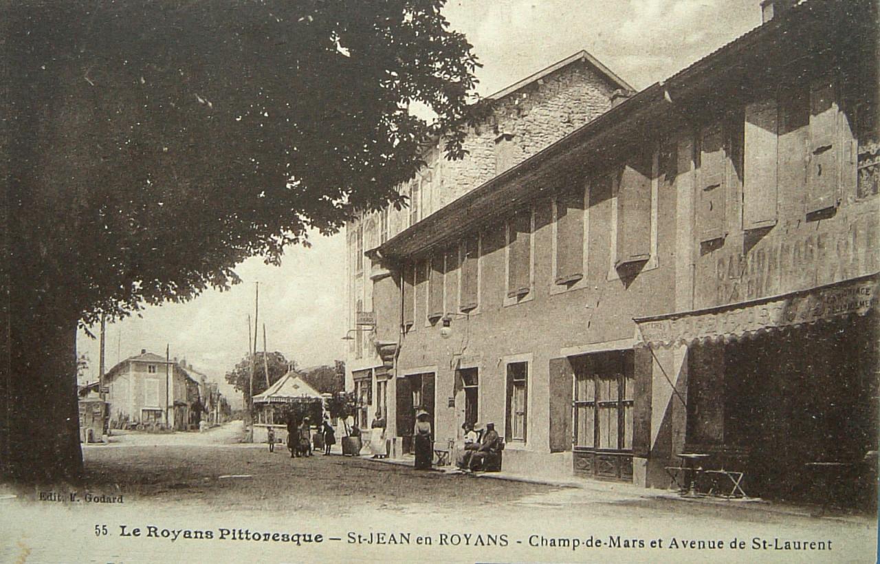 Saint Jean en Royans Champ de mars et Avenue Saint Laurent