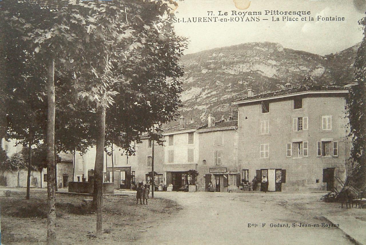 Saint Laurent en Royans La place et la fontaine