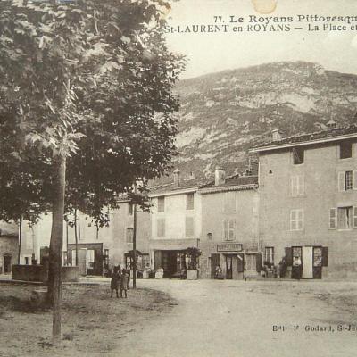 Saint Laurent en Royans La place et la fontaine