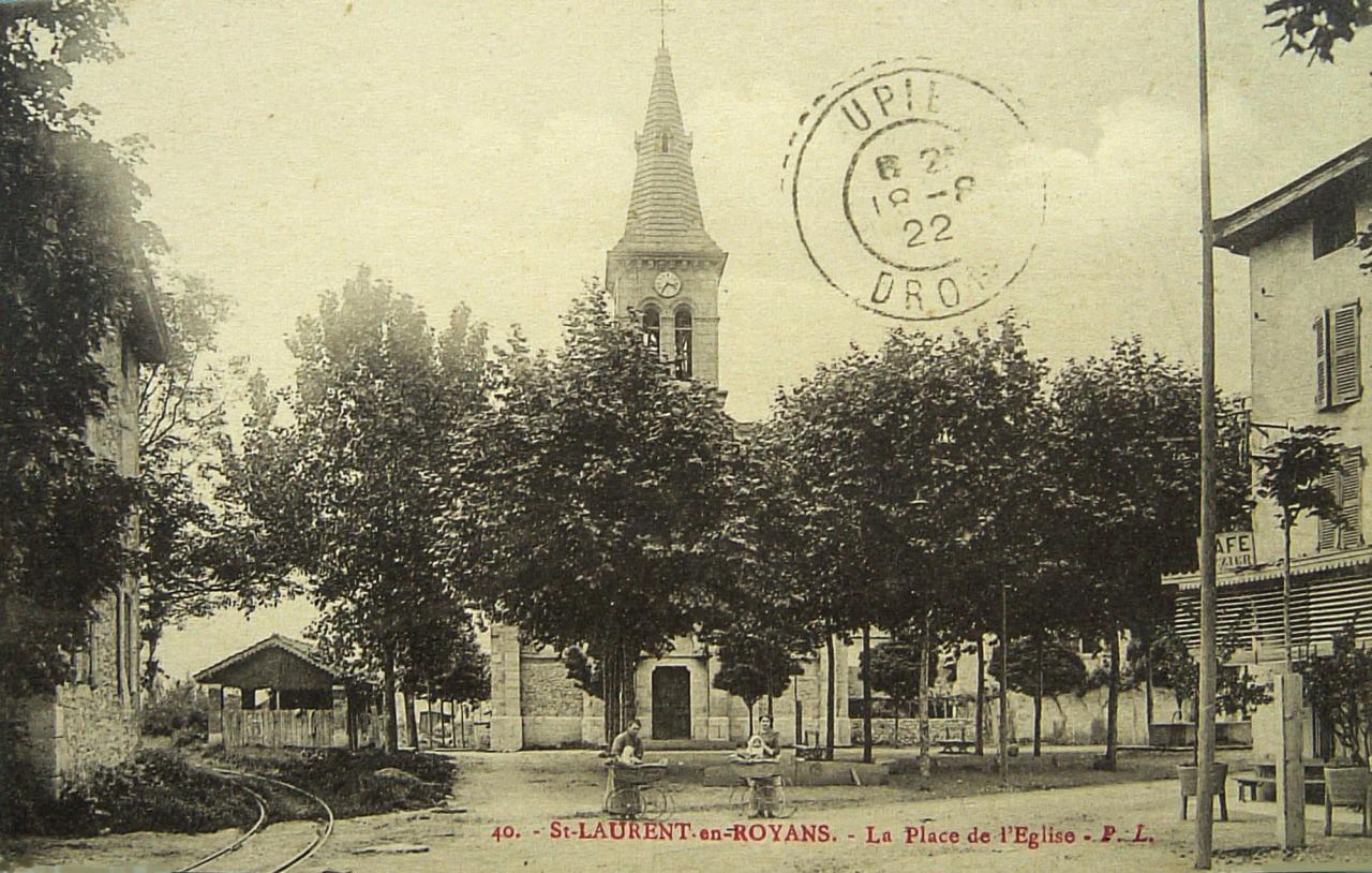 Saint Laurent en Royans La place de l'église