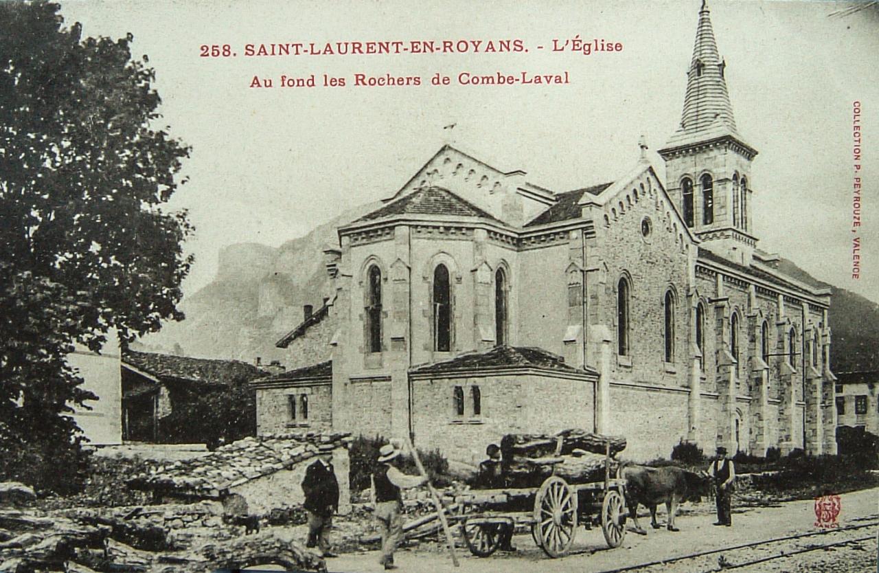 Saint Laurent en Royans L'église, Au fond Combe Laval